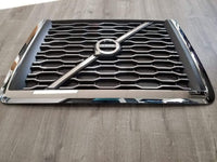 (19210-N) Volvo VNL Chrome Grille w/Bug Screen (2019+)